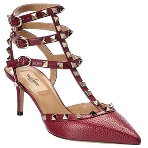 Valentino Rockstud Pumps in Red Grainy Leather